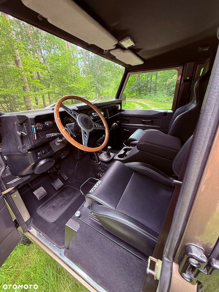 Land Rover Defender - 7