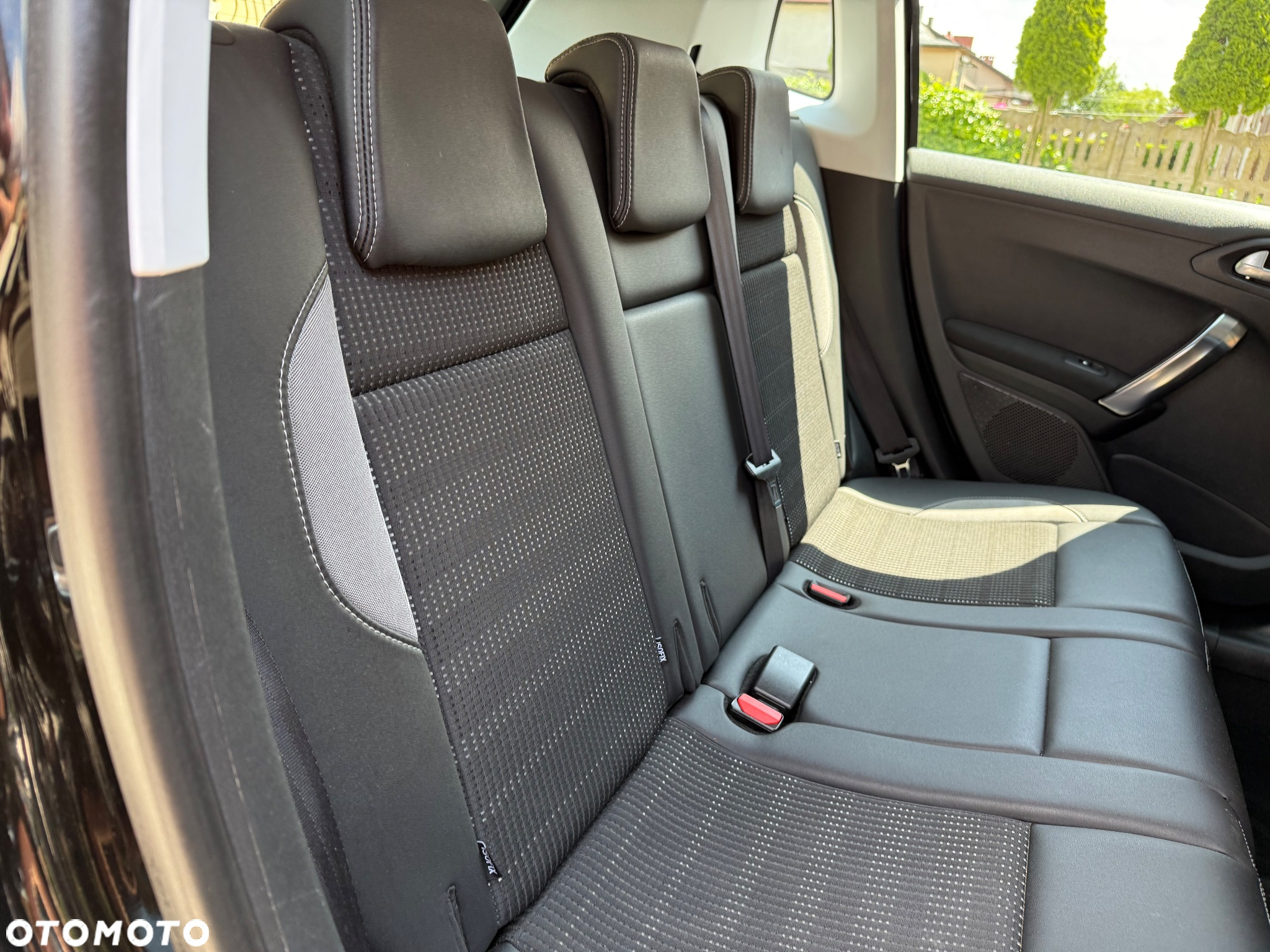Peugeot 2008 1.2 Pure Tech Allure S&S - 10