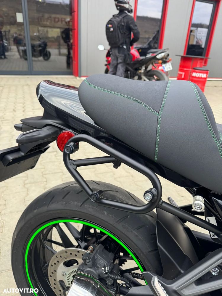 Kawasaki Z 900 RS - 7