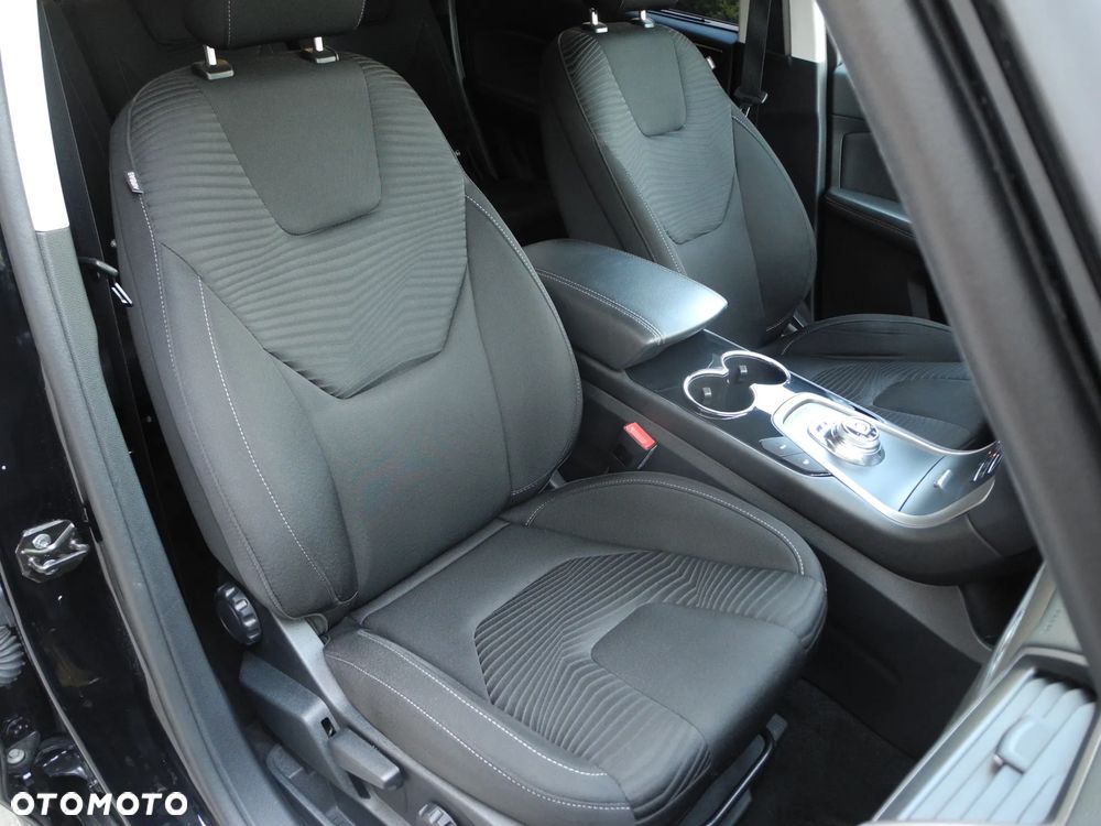 Ford S-Max - 17