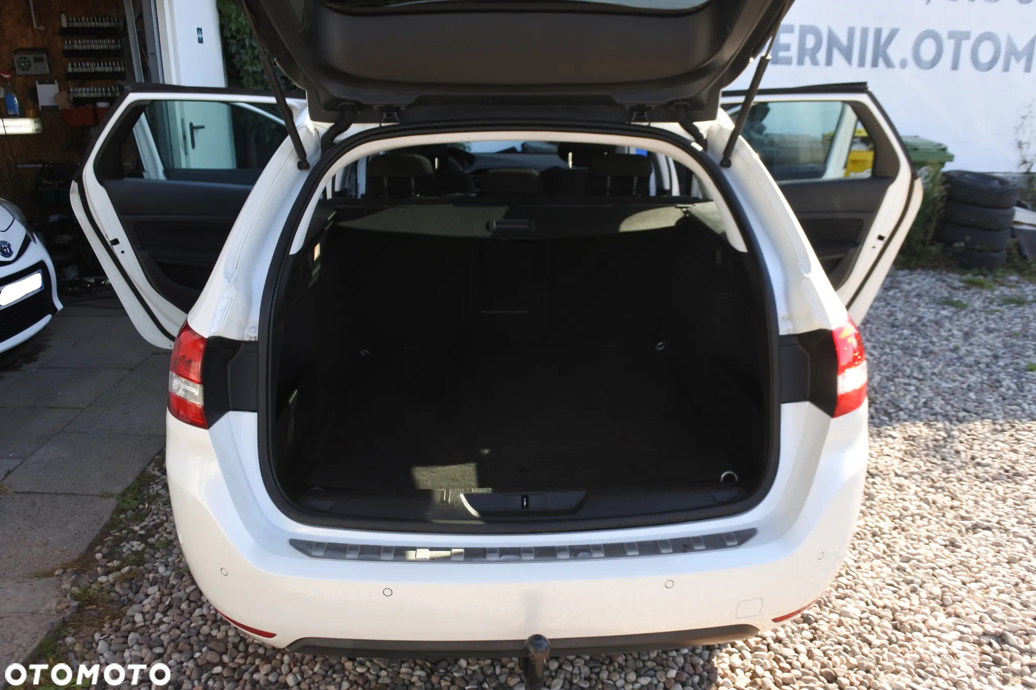 Peugeot 308 PureTech 130 EAT8 Allure - 12