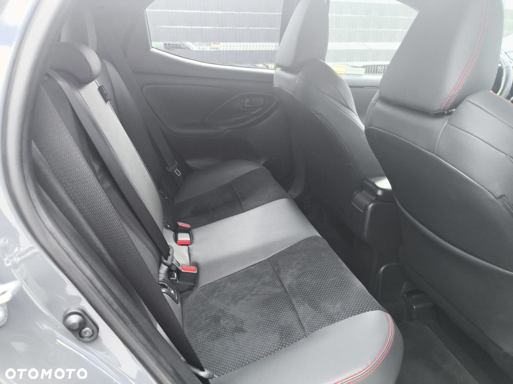 Toyota Yaris Hybrid 1.5 GR Sport - 10