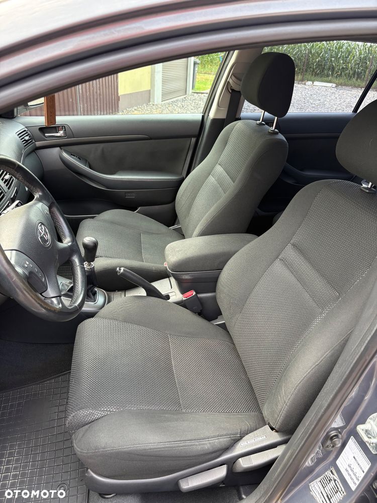 Toyota Avensis 2.0 VVT-i Executive - 11
