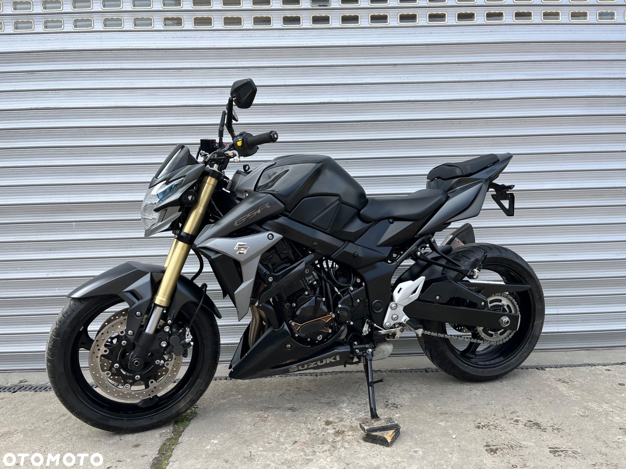 Suzuki GSR - 1