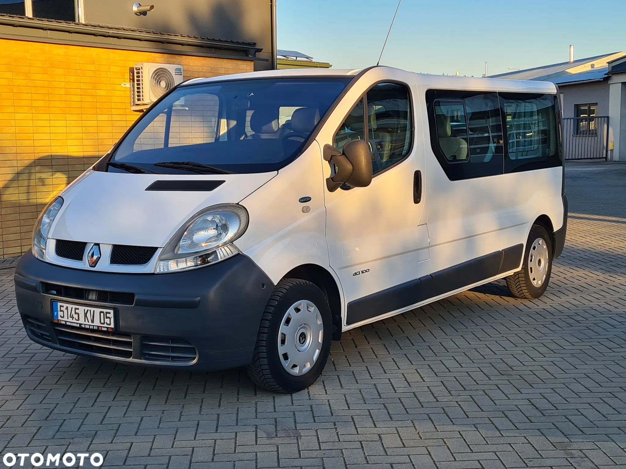 Renault Trafic 1.9 dCi L2H1 - 1