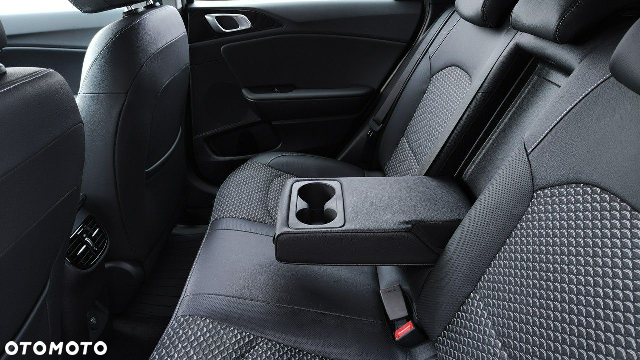Kia Ceed - 13