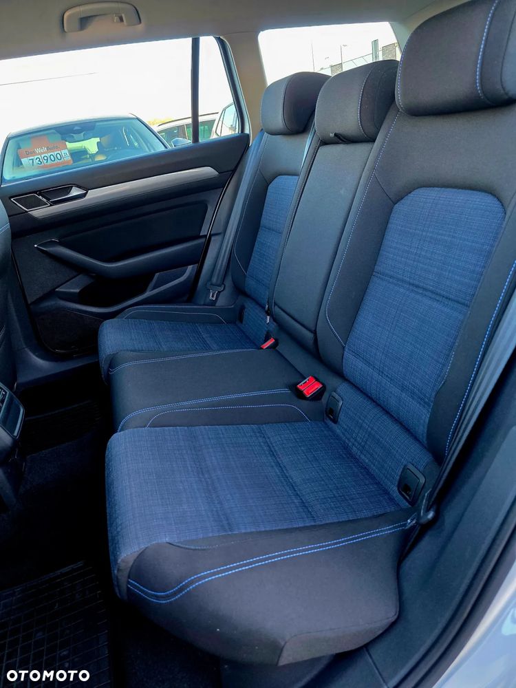 Volkswagen Passat - 11