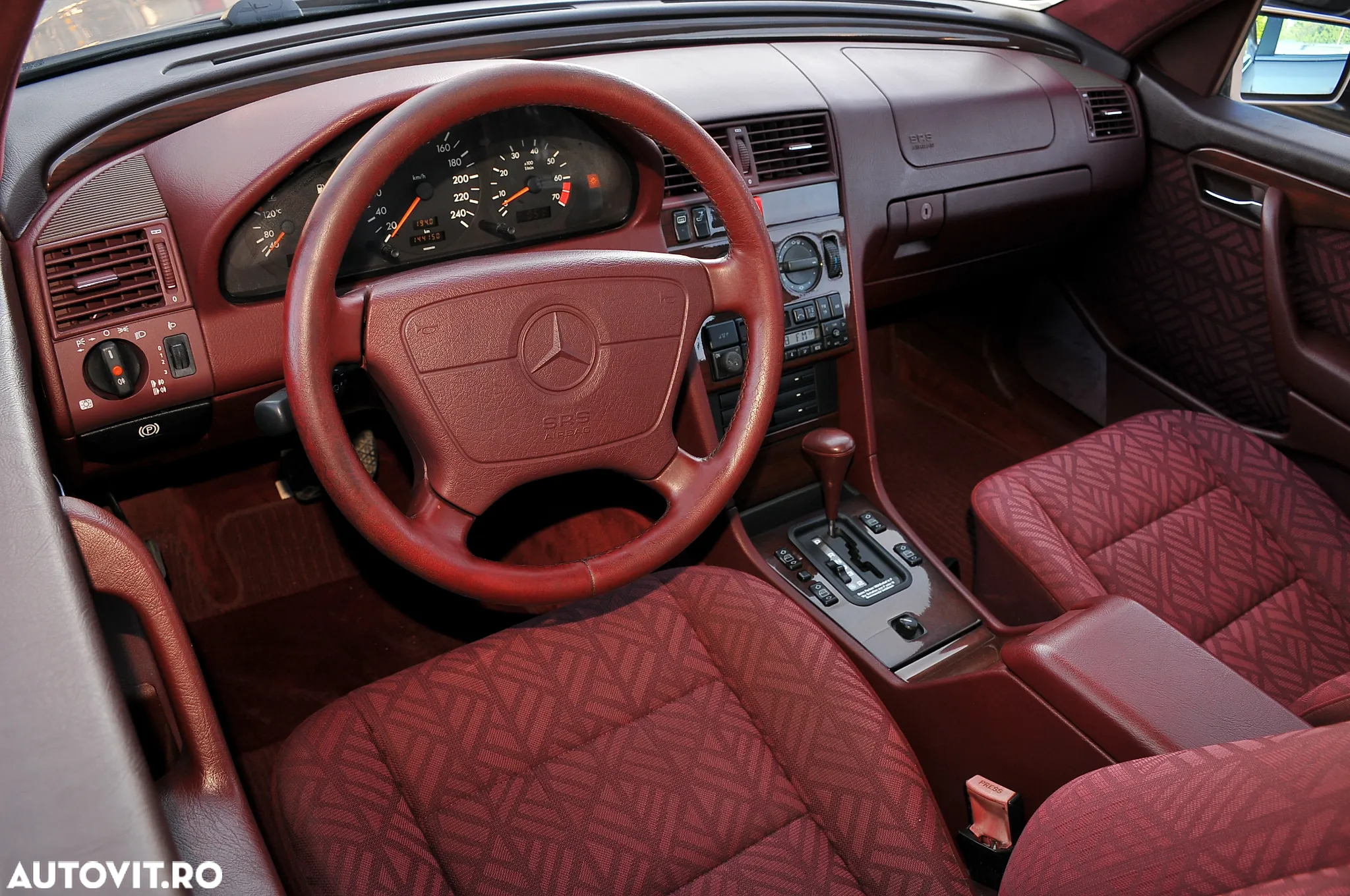 Mercedes-Benz C - 12
