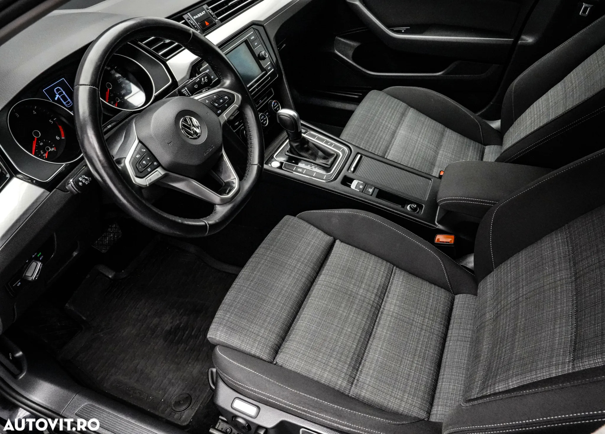 Volkswagen Passat 2.0 TDI DSG Comfortline - 9