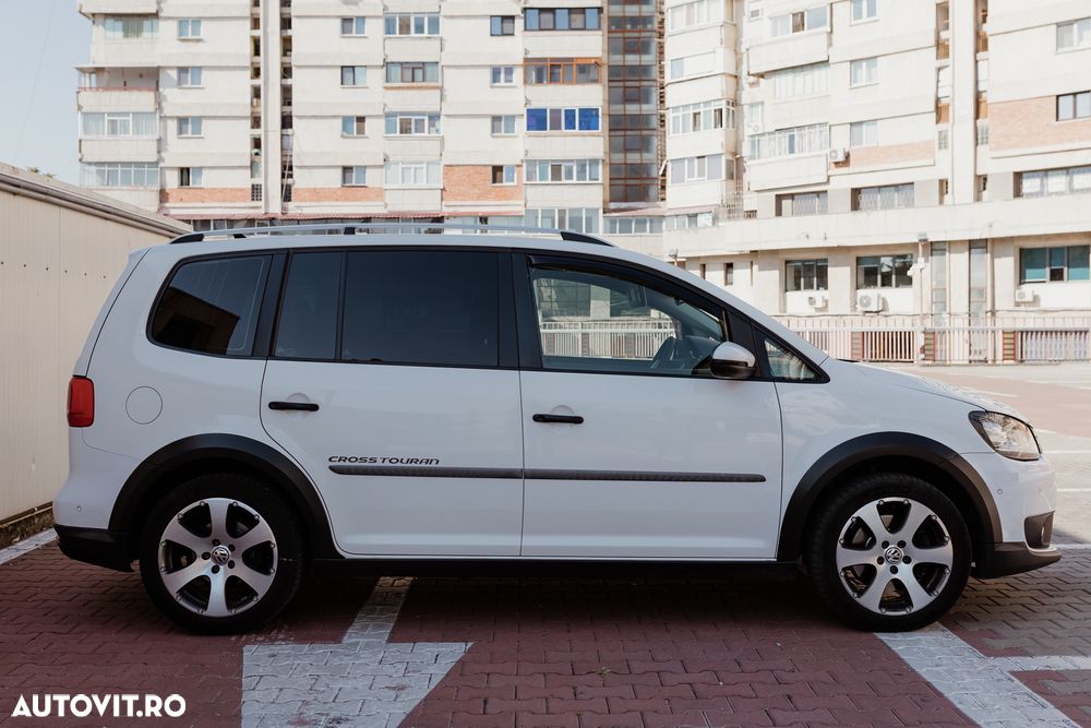 Volkswagen Touran 2.0 TDI DPF DSG Cross - 4