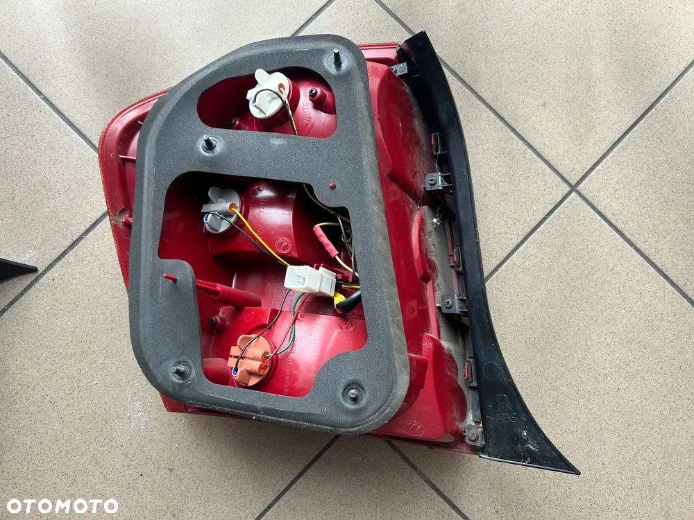 LAMPA PRAWA LEWA TYŁ KIA CERATO - 5