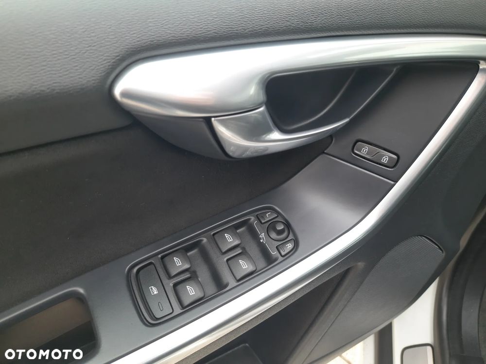 Volvo XC 60 D4 AWD Summum - 16