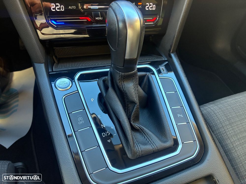 VW Passat Variant 2.0 TDI Business DSG - 12