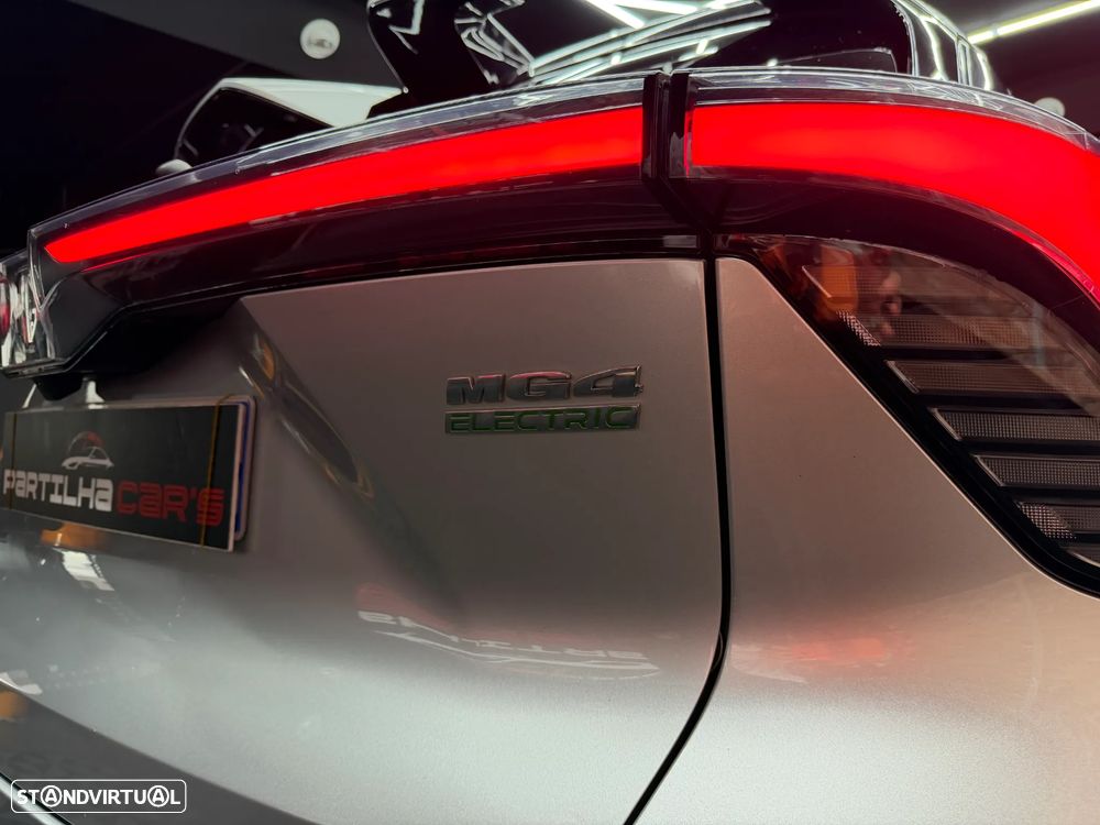 MG MG4 64 kWh Luxury - 17