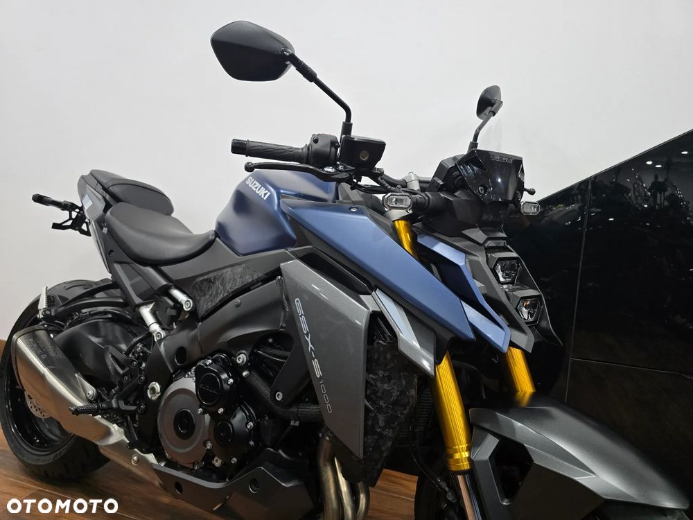 Suzuki GSX - 3