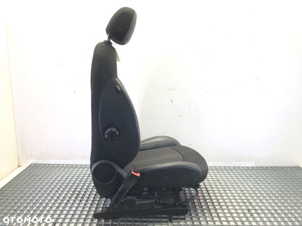 FOTEL LEWY PRZÓD - 300.00 PLN - MINI MINI COUNTRYMAN (R60) 2010 - 2016 Cooper D 82 kW [112 KM] olej - 7