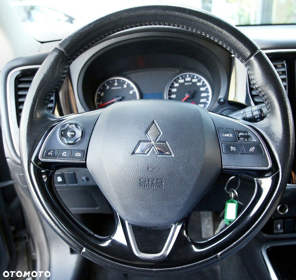 Mitsubishi Outlander - 12