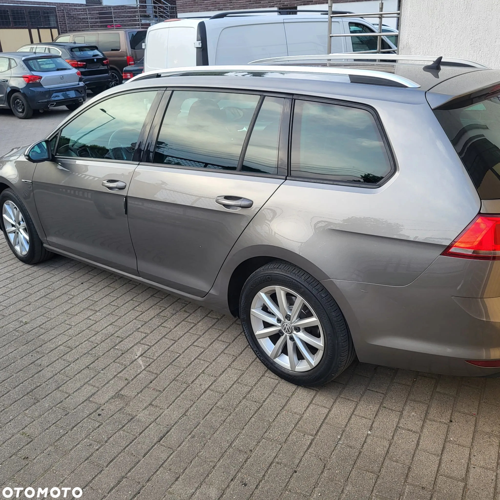 Volkswagen Golf Variant 2.0 TDI BlueMotion Technology Lounge - 2