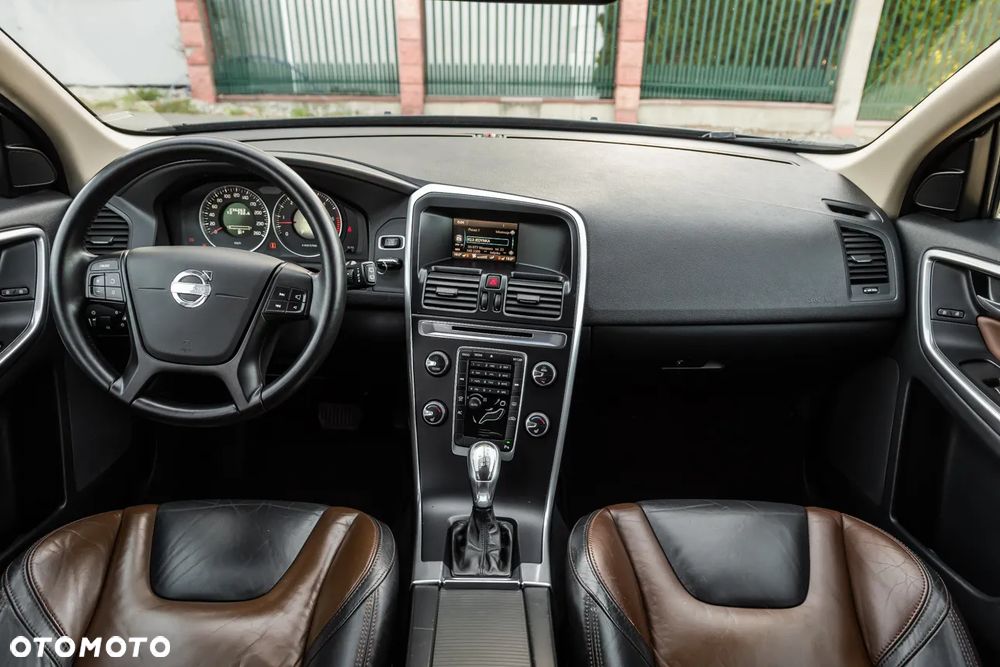 Volvo XC 60 2.4D AWD Momentum - 27