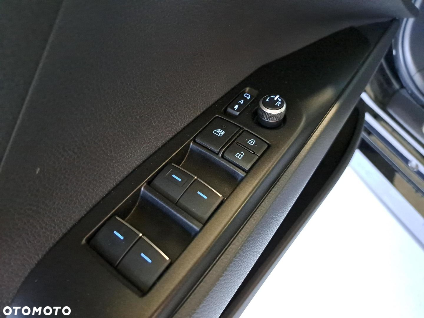 Toyota Camry - 32