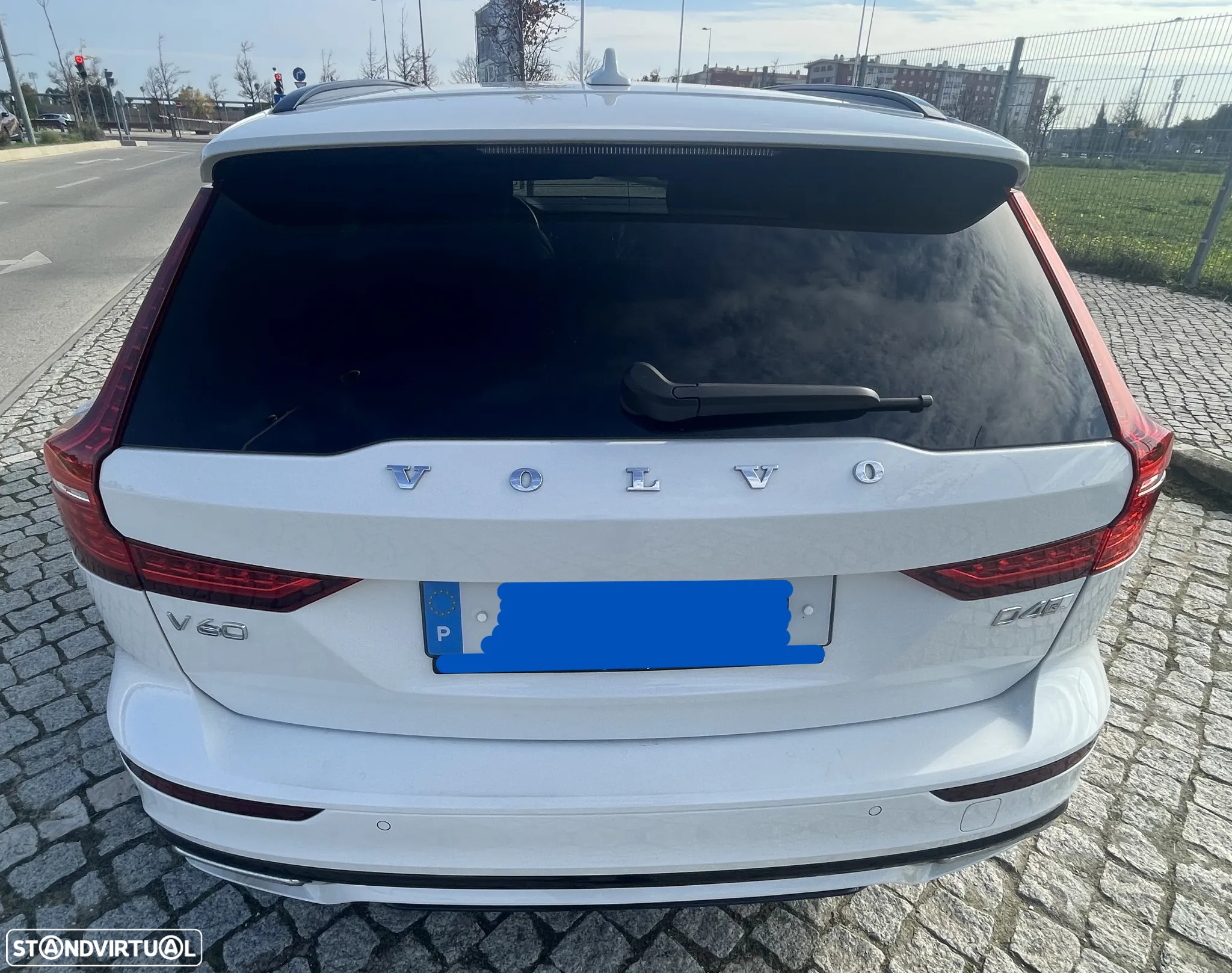 Volvo V60 2.0 D4 R-Design Geartronic - 13