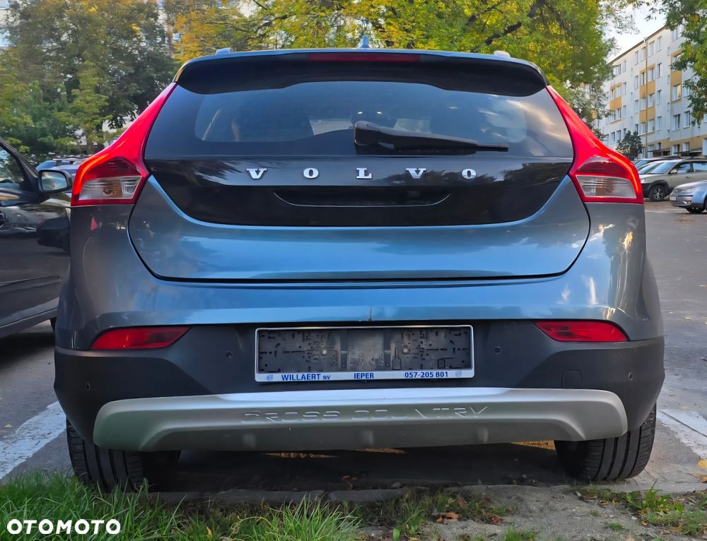 Volvo V40 Cross Country - 9