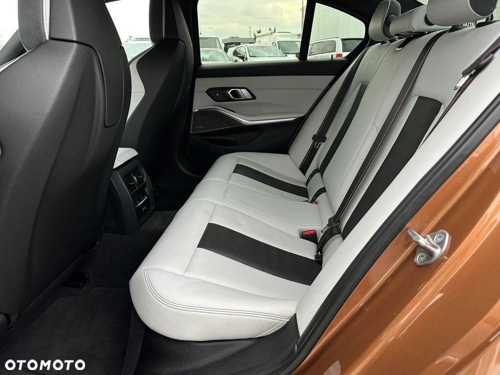BMW M3 Competition xDrive sport - 27