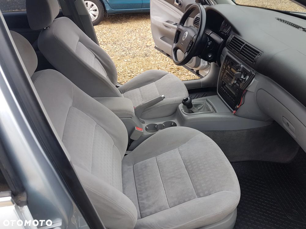 Volkswagen Passat 1.8 5V Turbo Comfortline Family - 14