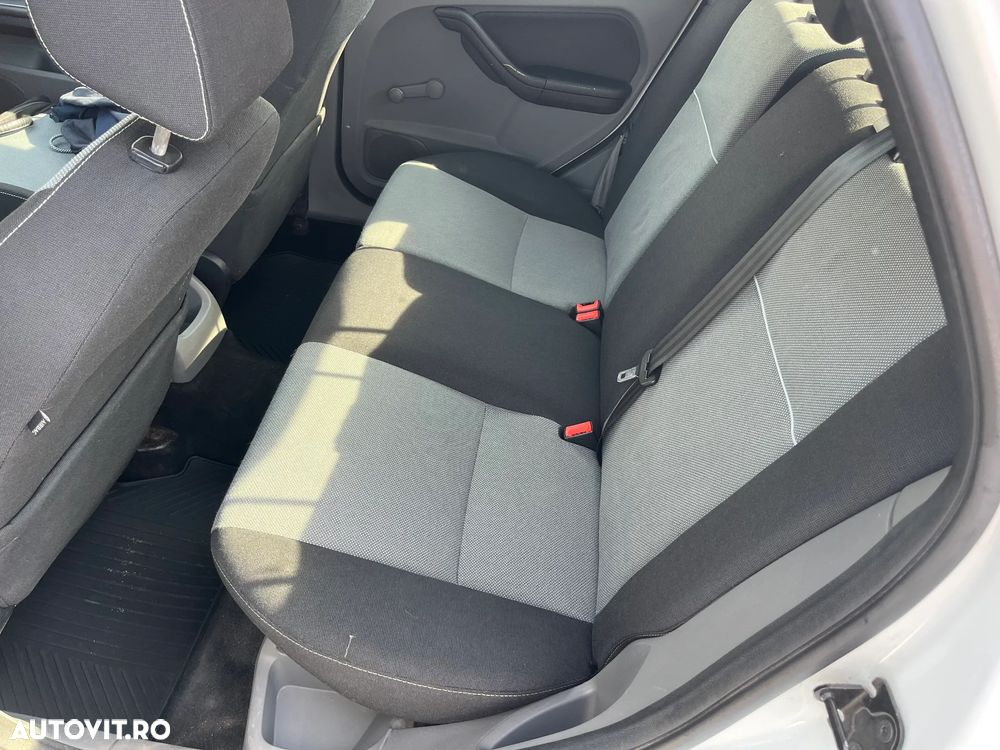 Ford Focus 1.4i Ambiente - 12