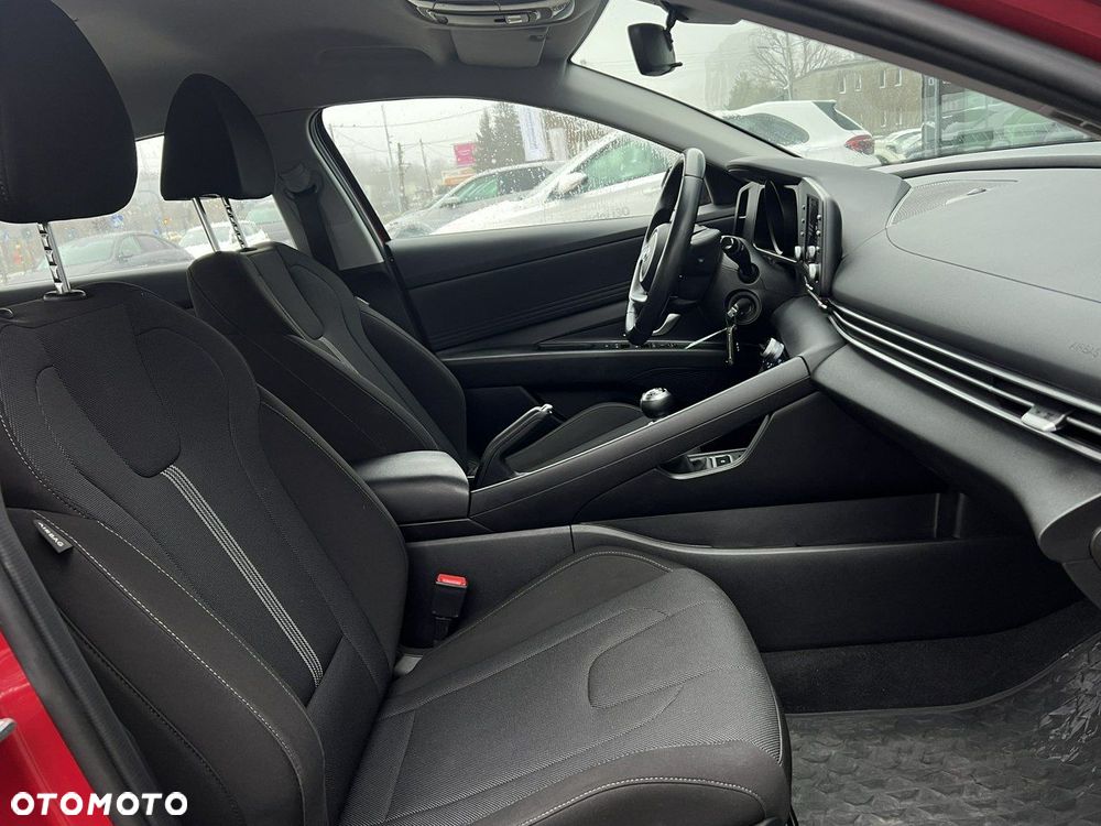 Hyundai Elantra - 10