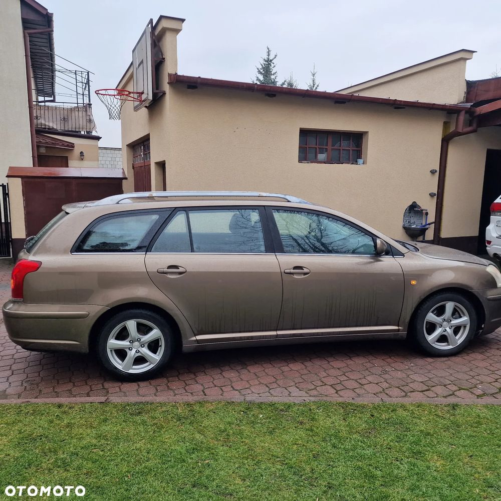 Toyota Avensis 2.0 VVT-i Combi Sol - 4