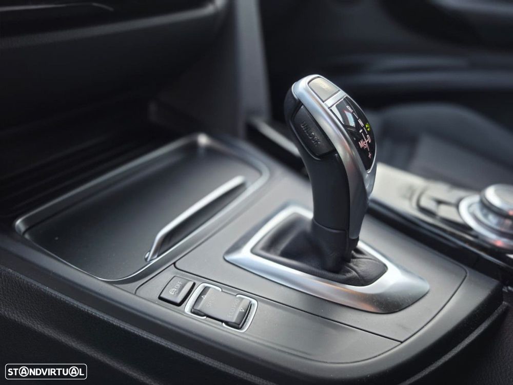 BMW 320 d Auto Line Sport - 24
