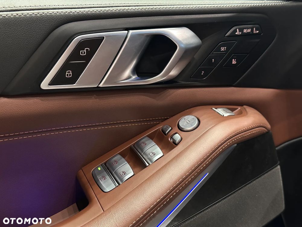 BMW X7 - 24