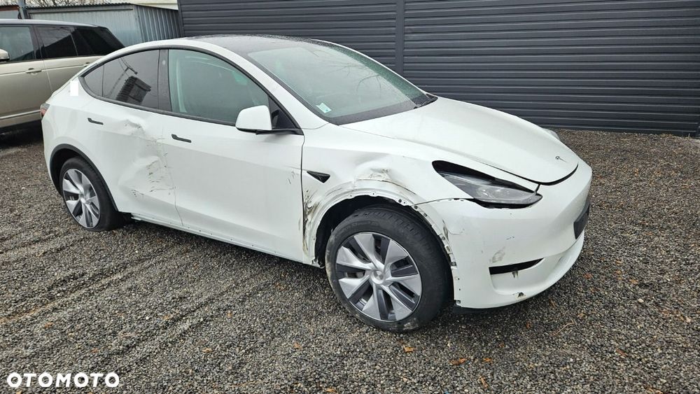 Tesla Model Y 2023 photo 4