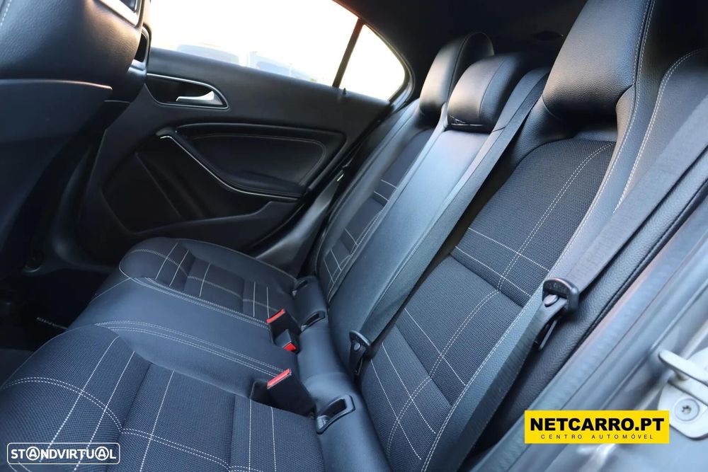 Mercedes-Benz A 180 d Business Solutions AMG - 12