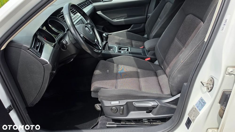 Volkswagen Passat Variant 2.0 TDI (BlueMotion Technology) Trendline - 11