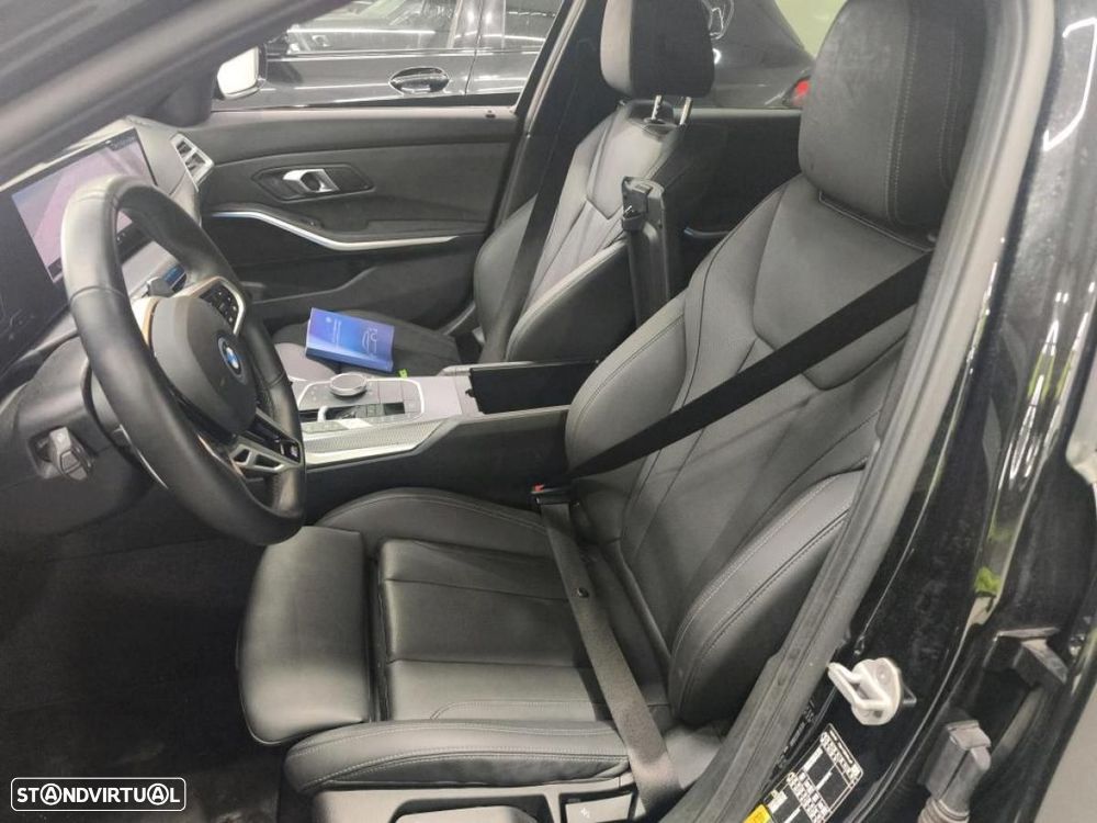 BMW 330 e Pack Desportivo M Auto - 6