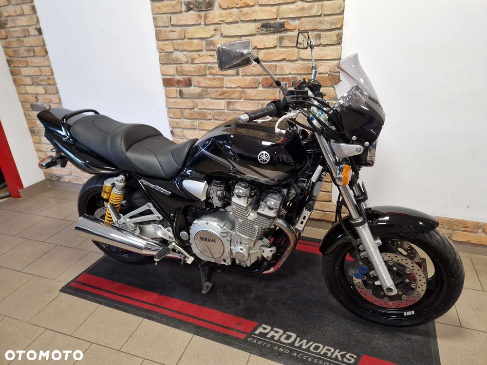 Yamaha XJR - 24