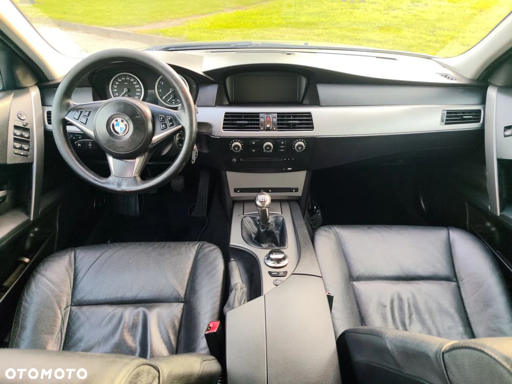 BMW E60 2004 photo 5