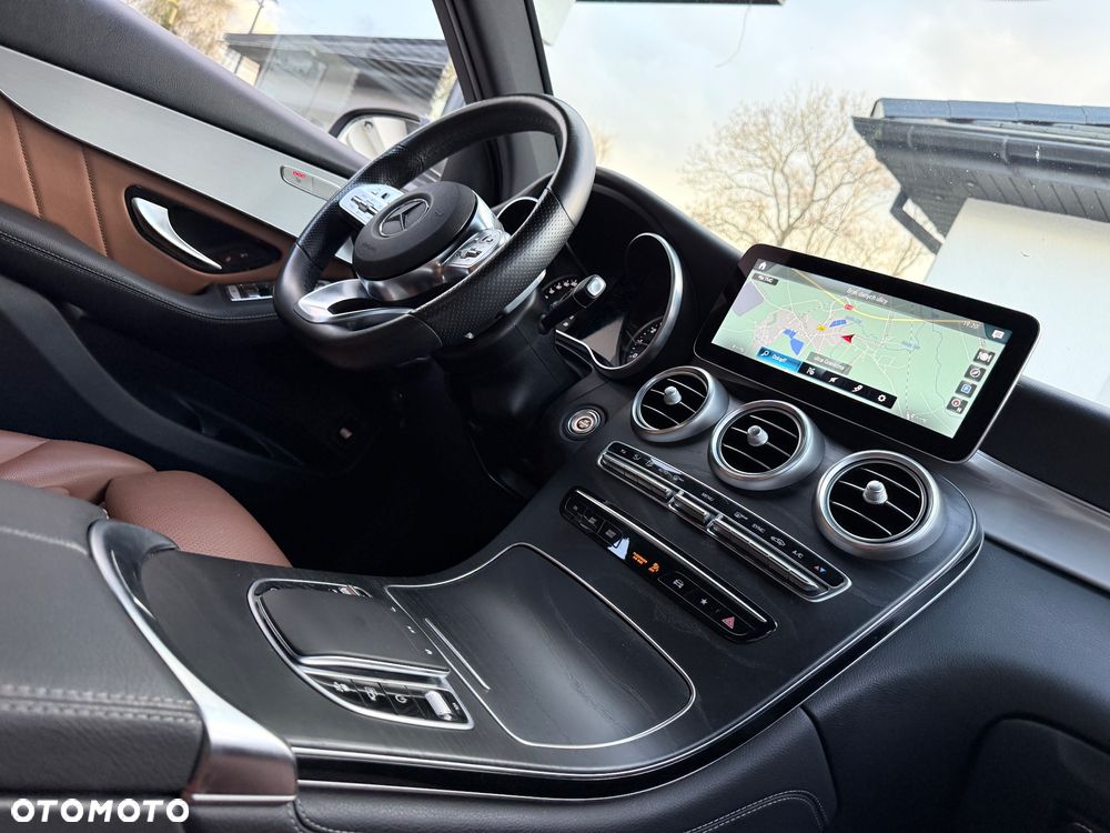 Mercedes-Benz GLC 250 4Matic 9G-TRONIC AMG Line - 21