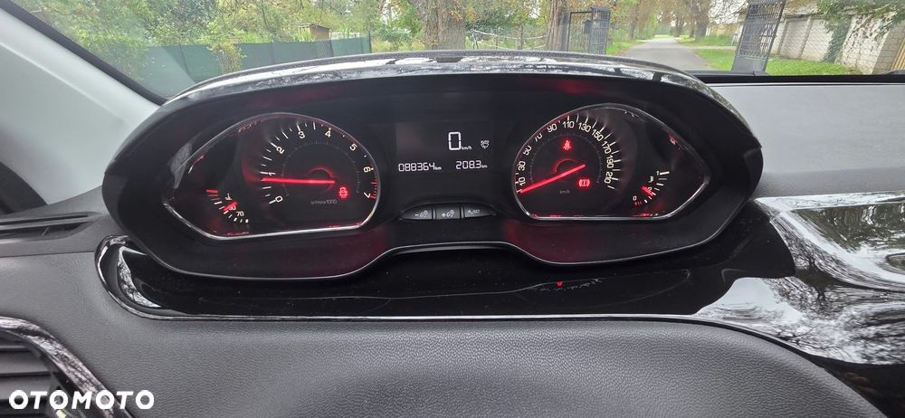 Peugeot 208 - 5