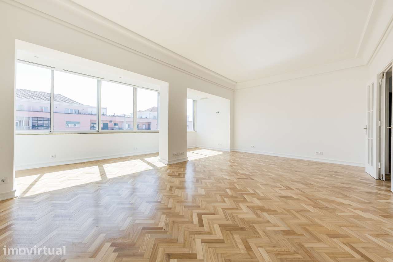 Espetacular apartamento T5 totalmente renovado, na Avenida João XXI - Grande imagem: 2/41