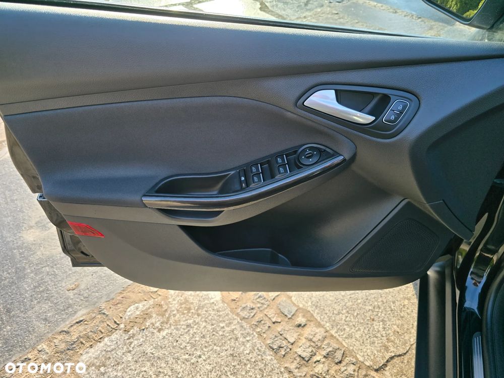 Ford Focus 1.0 EcoBoost STart-Stopp-System TITANIUM - 24