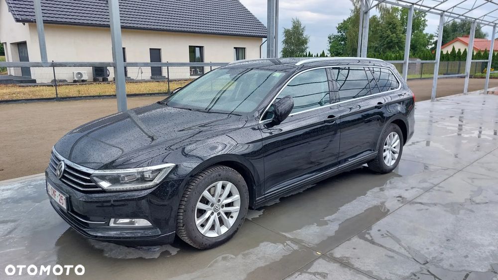 Volkswagen Passat - 1