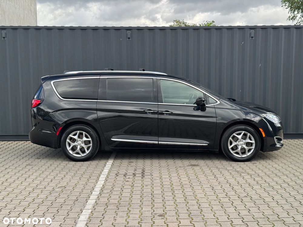 Chrysler Pacifica - 7
