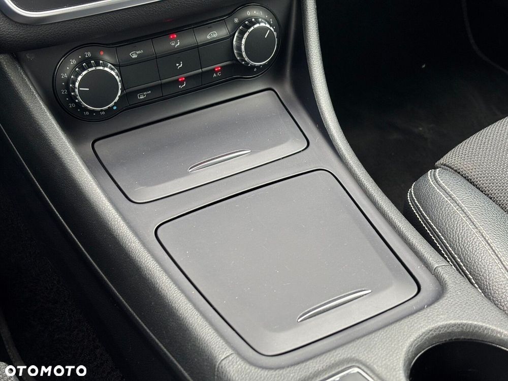 Mercedes-Benz GLA 200 7G-DCT Urban - 30