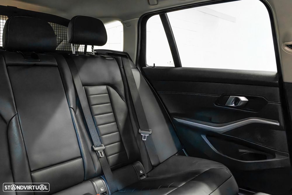 BMW 330 e Aut. Luxury Line - 11
