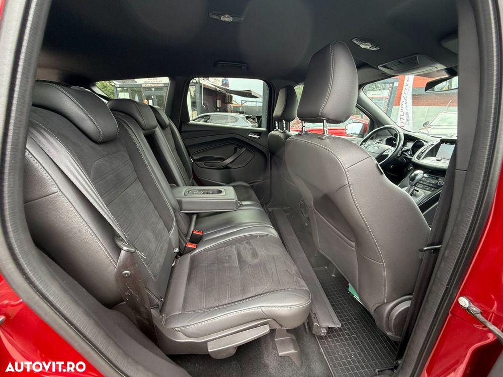 Ford Kuga 2.0 TDCi 4WD Powershift ST-Line - 28