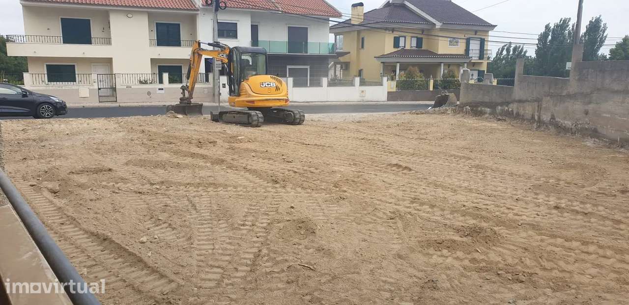 Terreno Urbano com 290m2, em Via Rara, Santa Iria de Azóia - Grande imagem: 3/9
