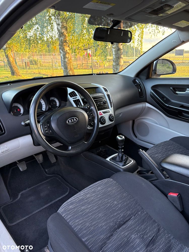 Kia Ceed 1.6 M - 11